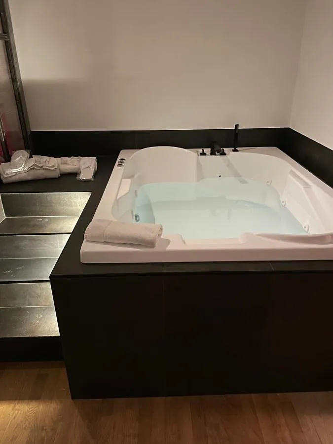 Royalroom2.0-Relaxing Spa & Luxury Apartments Lido di Ostia